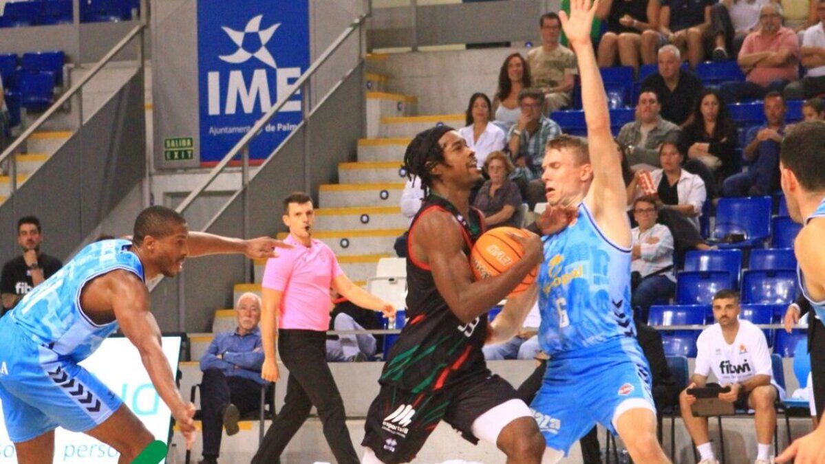 Jugadores de baloncesto compitiendo en la Copa de Espa&ntilde;a 2025