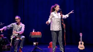 Artistas actuando en la Fira B! Música 2025 en un escenario