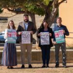Cuatro personas sosteniendo carteles de la Fira de Tardor y la Cursa del Siurell en Marratxí
