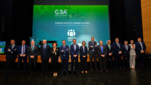 Participantes del Foro Cajamar sobre geopolítica en Valencia