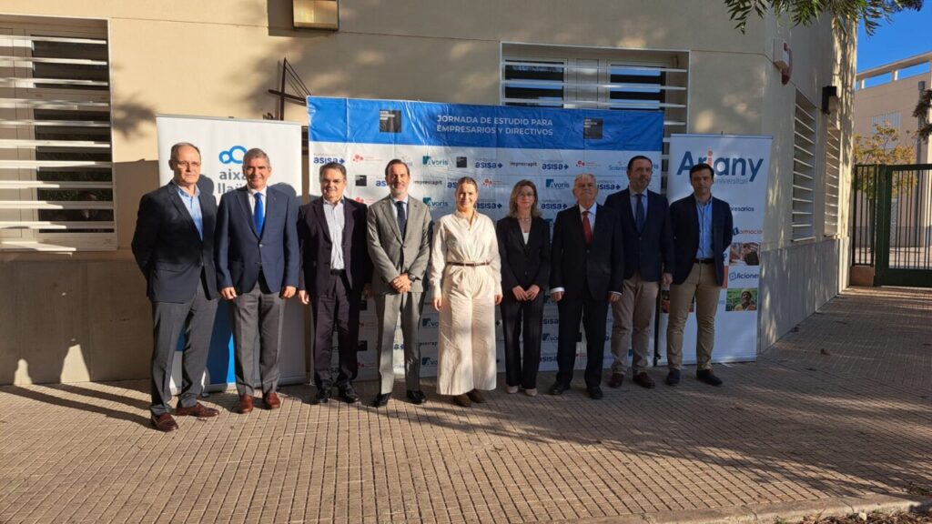 Grupo de empresarios y directivos en evento en Palma de Mallorca