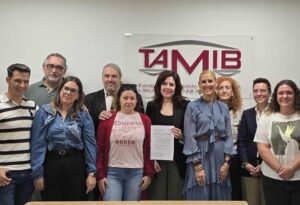 Representantes de la Fundación para la Dependencia y sindicatos tras firmar acuerdo