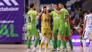 Jugadores del Illes Balears Palma Futsal celebrando un gol en el partido