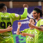 Jugadores del Illes Balears Palma Futsal celebrando un gol en el partido