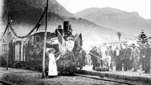 Inauguración del tren de Sóller en 1912 con un grupo de personas