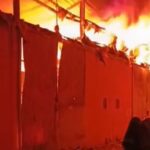 Incendio en una nave del polígono de Son Castelló con llamas intensas.
