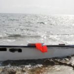 Patera varada en la costa de Formentera con chaleco salvavidas