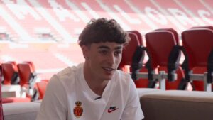 Jan Virgili durante una entrevista en el estadio de Mallorca