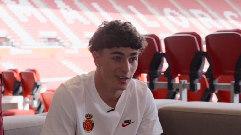 Jan Virgili durante una entrevista en el estadio de Mallorca