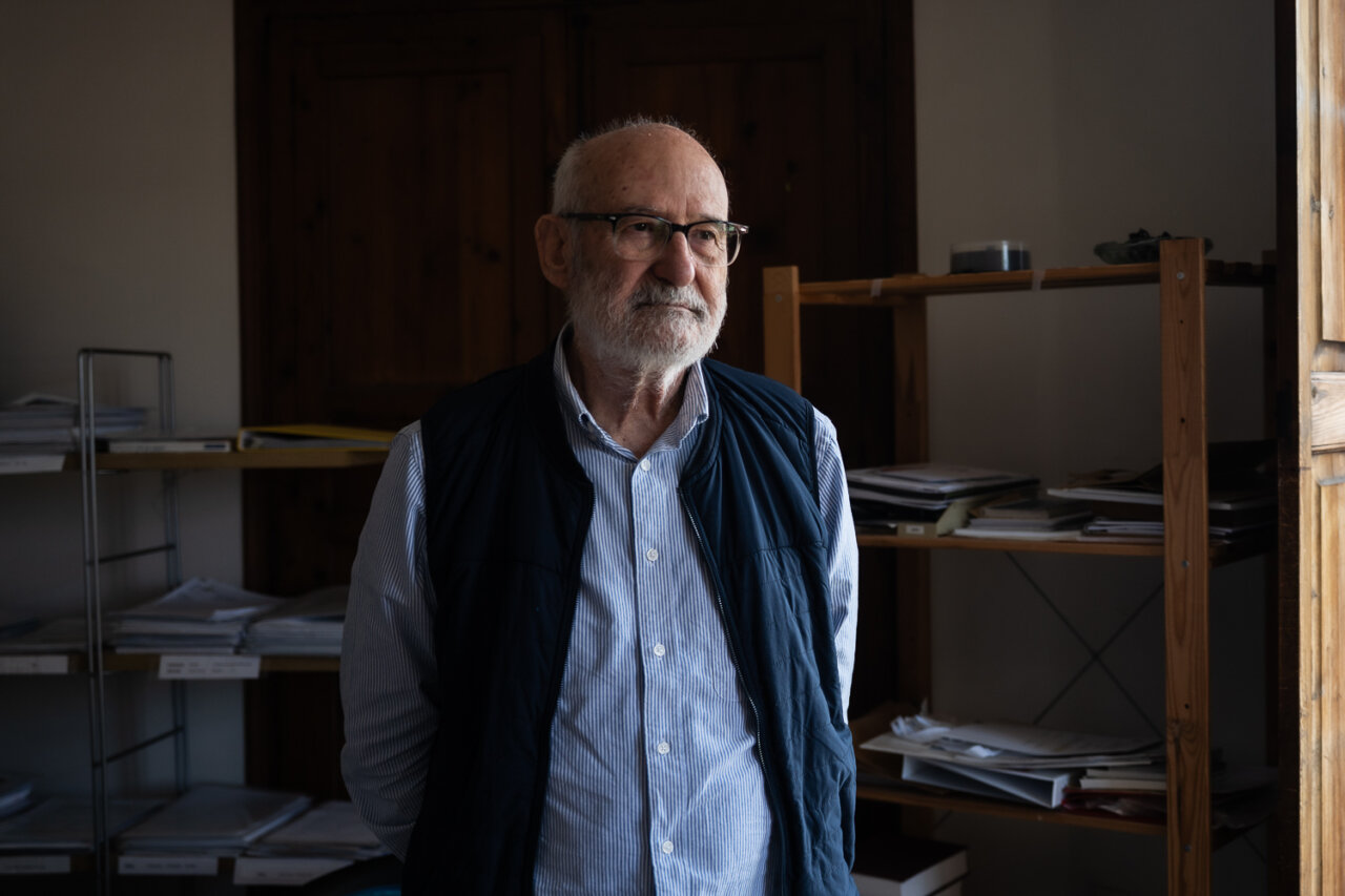 Retrato de Josep Forteza-Rey en un entorno de trabajo