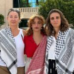 Lucía Muñoz y Alejandra Martínez en una protesta en Israel
