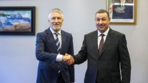 Marlaska acuerda con Argelia actuar contra las lanchas que trafican con migrantes