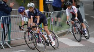 Mavi García compitiendo en el Europeo de ciclismo 2025