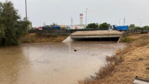 Paso inferior del cinturón en Ronda Ibiza inundado por fuertes lluvias.