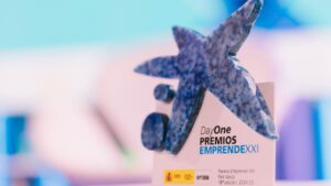 CaixaBank y Enisa lanzan la 19 edición de los Premios EmprendeXXI