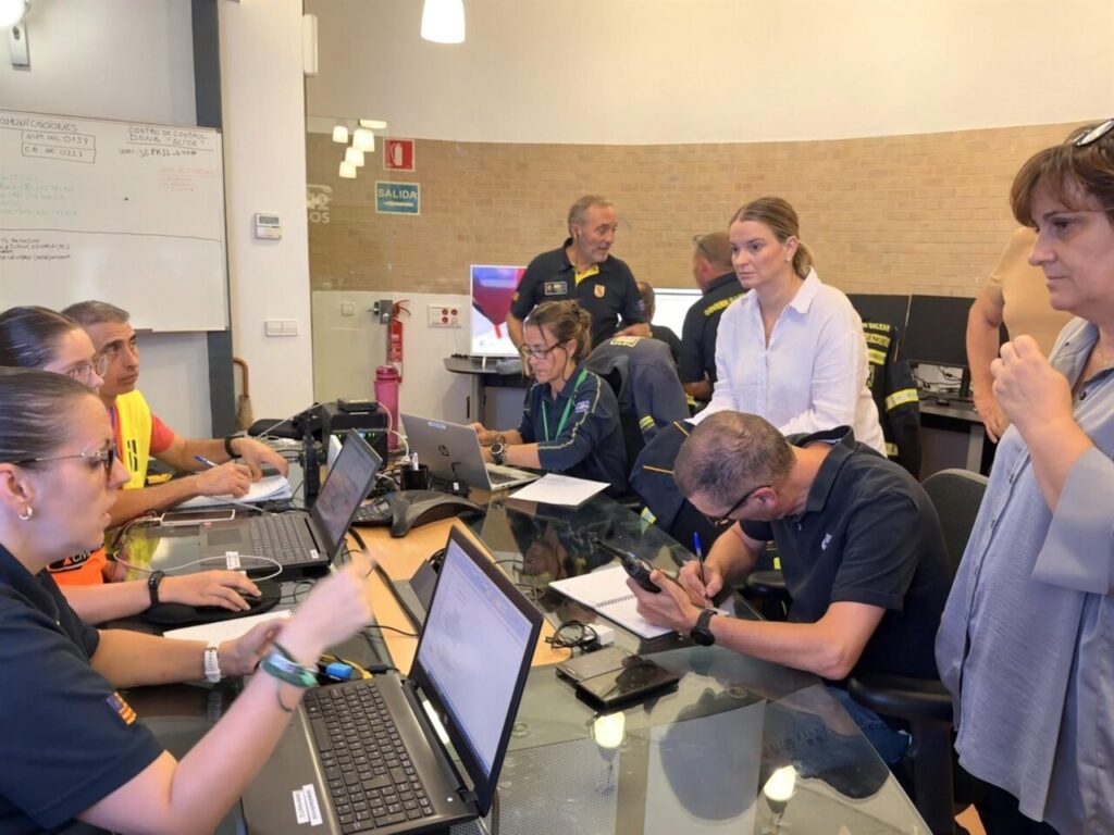 Reunión en el centro de emergencias durante la dana Alice en Baleares