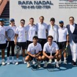 Rafa Nadal con jóvenes tenistas en el Rafa Nadal Tennis Center en Hong Kong
