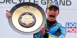 Raúl Fernández celebrando su victoria en MotoGP en Australia