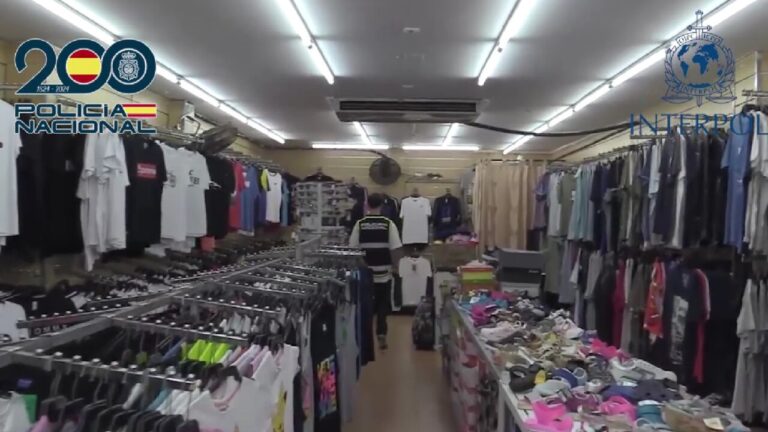 Cae una red de venta de falsificaciones en Mallorca: 12 detenidos y 30.000 productos intervenidos