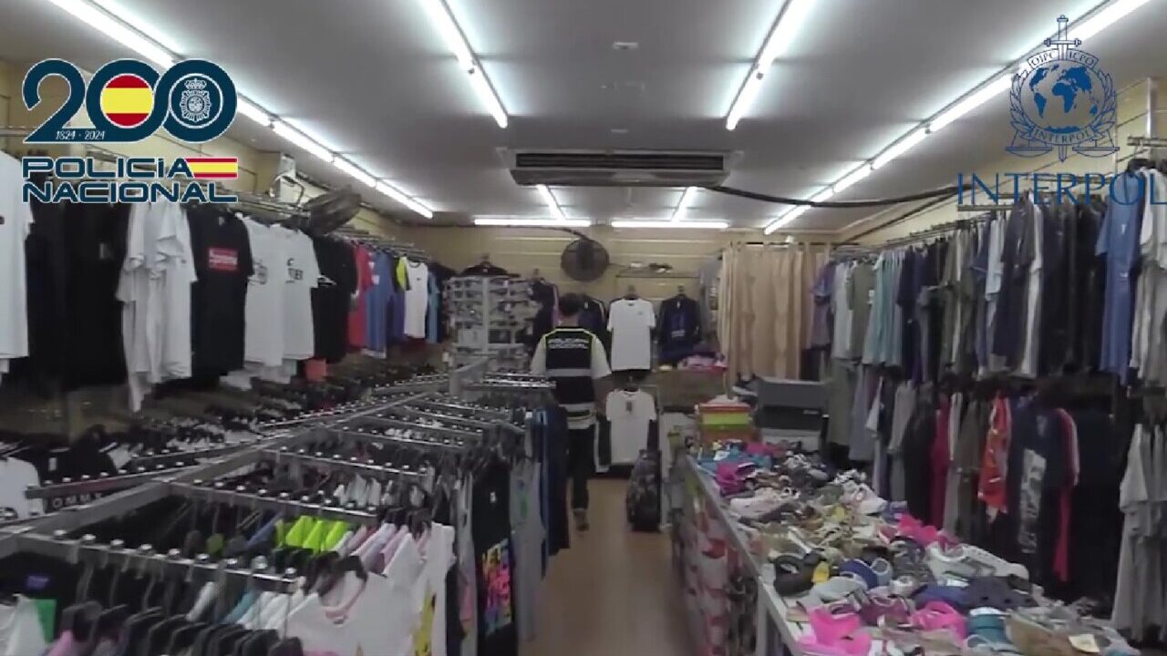 Cae una red de venta de falsificaciones en Mallorca: 12 detenidos y 30.000 productos intervenidos