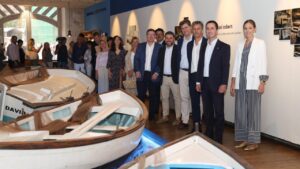 Inauguración del Museu Marítim en Mallorca con asistentes y embarcaciones