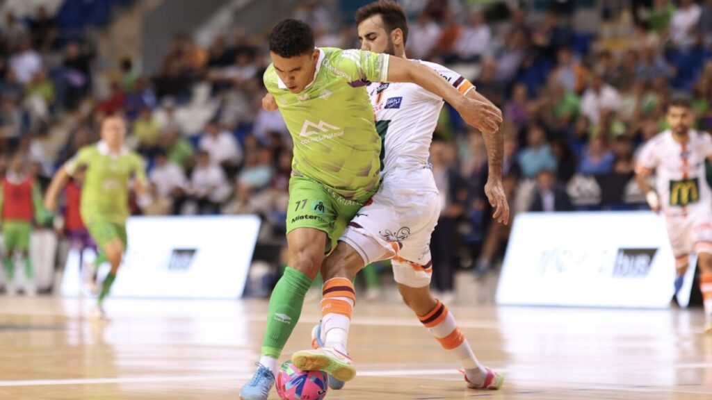 Jugadores del Illes Balears Palma Futsal en acción durante un partido