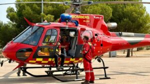 Helicóptero Milana de los Bomberos de Mallorca en operación de rescate.