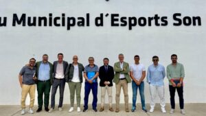 Reunión de representantes del IME, FFIB y CD Sant Jordi en el campo municipal.