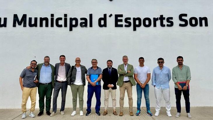 Reunión de representantes del IME, FFIB y CD Sant Jordi en el campo municipal.
