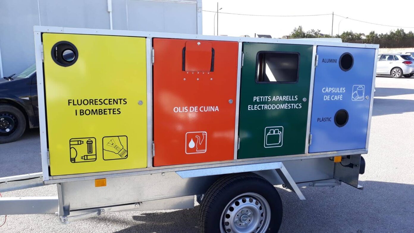 Un punto de reciclaje móvil en Marratxí.