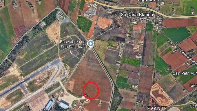 Imagen a&eacute;rea del silo de munici&oacute;n que Defensa construir&aacute; en Son Sant Joan, muy cerca de sa Casa Banca.