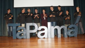 Celebración del 20 aniversario de TaPalma con chefs aplaudiendo