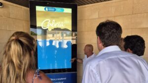 Calvià instala 20 tótems interactivos con información municipal y turística