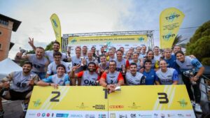 Competidores del Trofeo Ciutat de Palma de piragüismo celebrando en el podio.