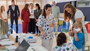 Vacunación infantil contra la gripe en un colegio de Baleares