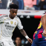 Vinícius Jr. del Real Madrid en un clásico contra el Barcelona