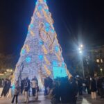 Árbol de Navidad iluminado en Palma con multitud de asistentes