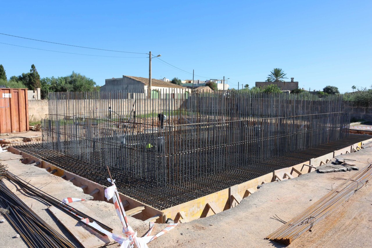 Construcción del nuevo depósito de agua en Es Llombards
