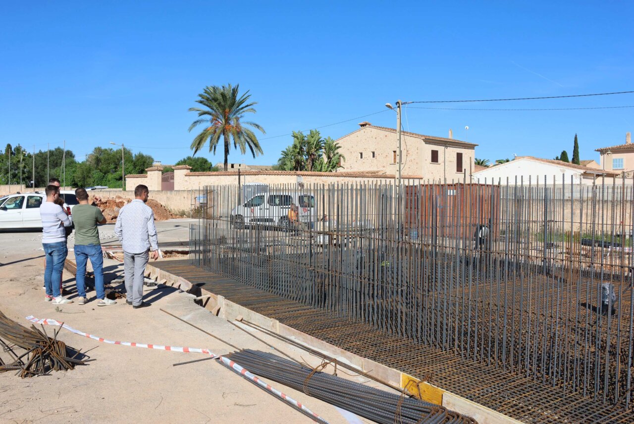 Obras de construcción del nuevo depósito de agua en Es Llombards