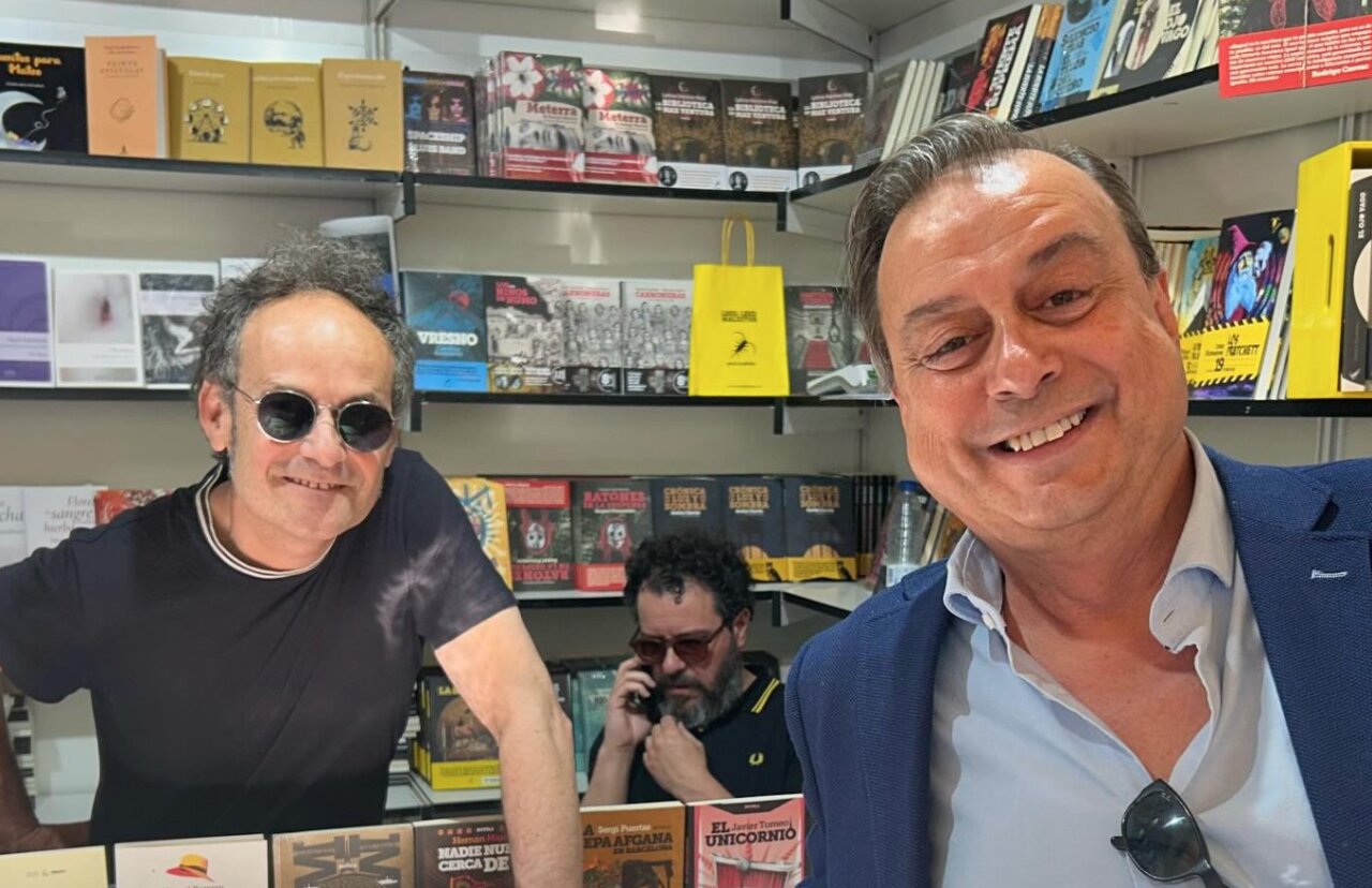 Autores en una presentación de la novela El Caballero de la Ribera