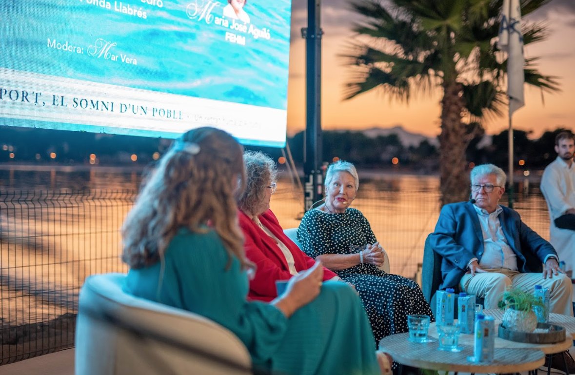 Presentación del libro sobre el puerto de Alcudia con varios ponentes