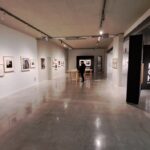 Interior del Centro Internacional de Fotografía Toni Catany con exposiciones