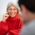 Paz Alcoverro, presidenta de ALAS SIDA, sonríe durante la entrevista. | Autor: J. Fernández Ortega.