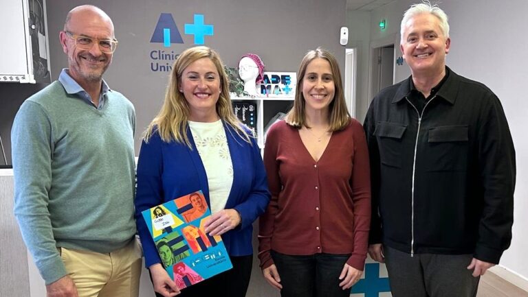 Representantes de ADEMA y ADIBA firmando convenio por la diabetes