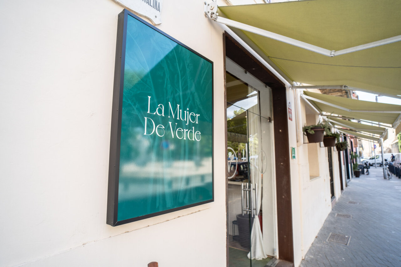 Fachada del restaurante La Mujer de Verde en Mallorca