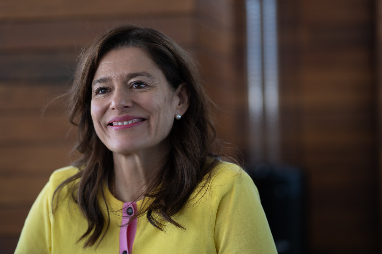 Miriam González, fundadora de España Mejor, sonriendo en una entrevista.