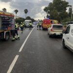 Bomberos y servicios de emergencia en el lugar de un accidente en Alcúdia