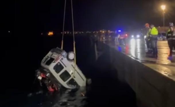 Fallece un hombre tras caer al mar con su coche en Ciutadella