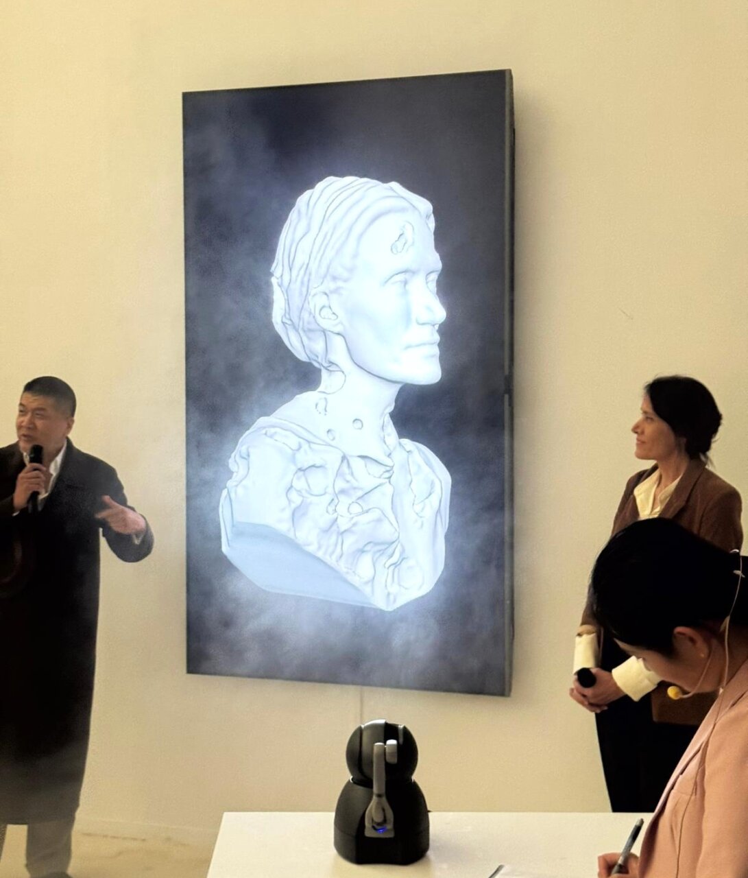 Amparo Sard presenta su obra virtual en un museo de Pek&iacute;n.