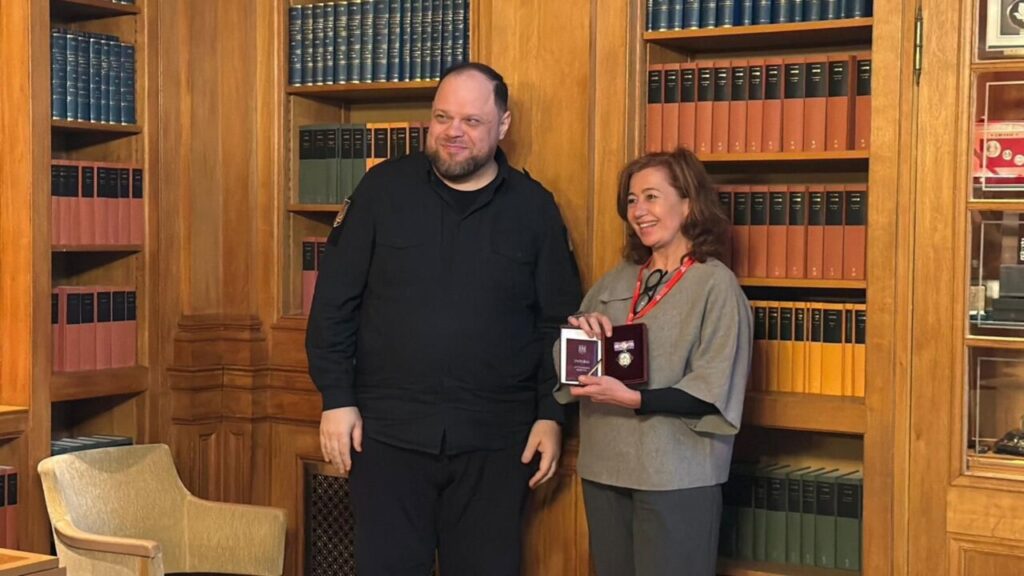 Armengol recibiendo la Orden de la Princesa Olga en Estocolmo